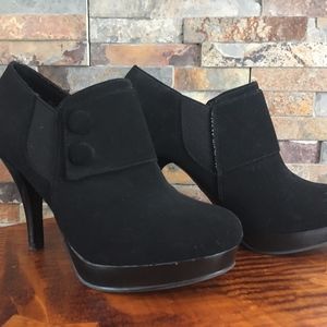 Fioni Black Suede Heeled Booties!